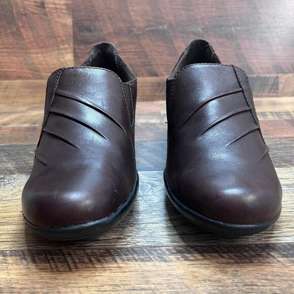 Clarks Women's Brown Leather Slip On Casual Round Shoes Size 8M - Picture 2 of 8